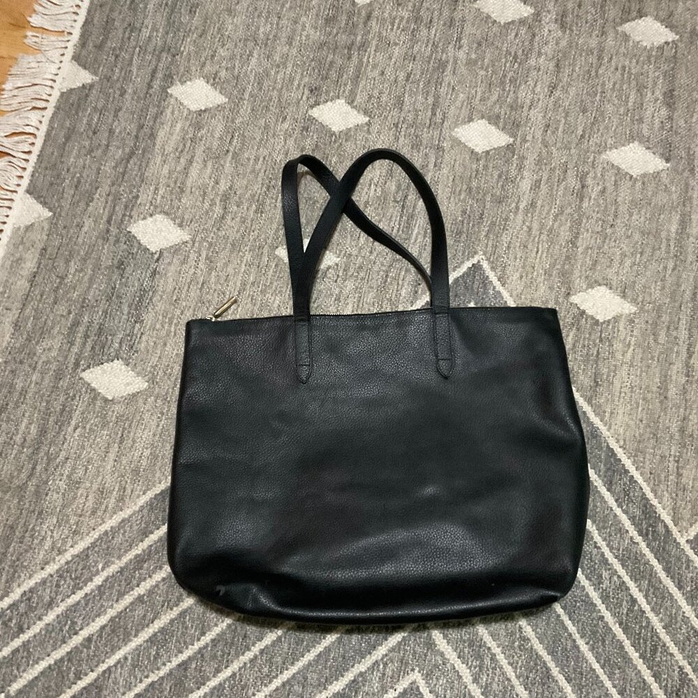 CUYANA Black Leather CLASSIC ZIPPER TOTE EUC Quiet Luxury